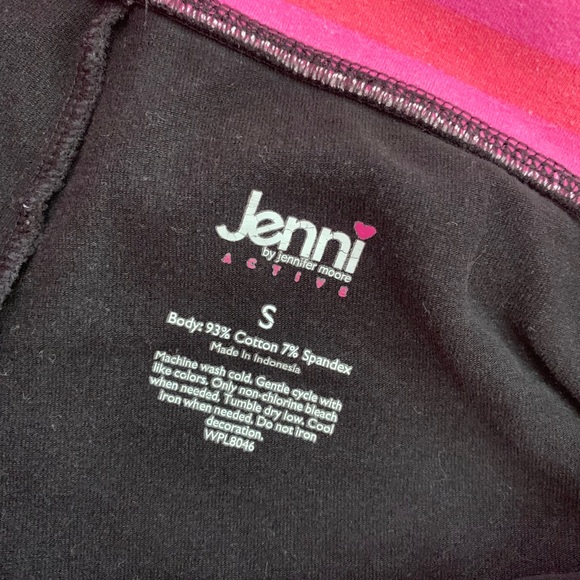 Jenni Active- Yoga Shorts - Picture 5 of 5